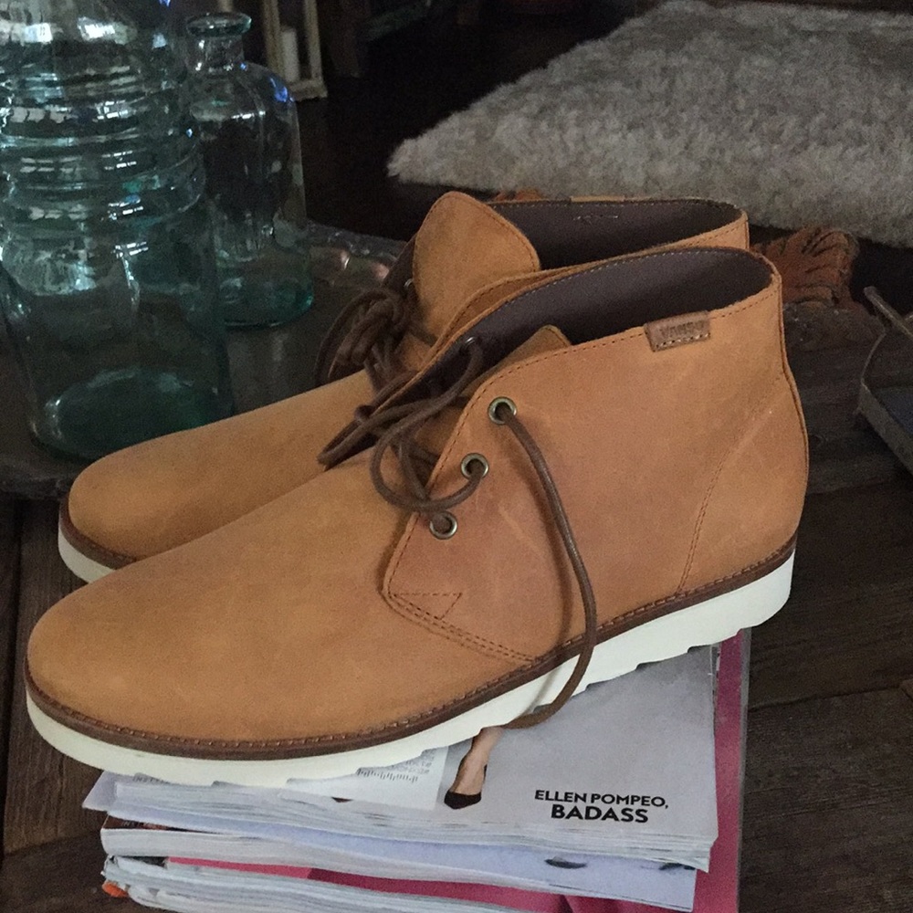 BRAND NEW VANS MENS  BOOTS